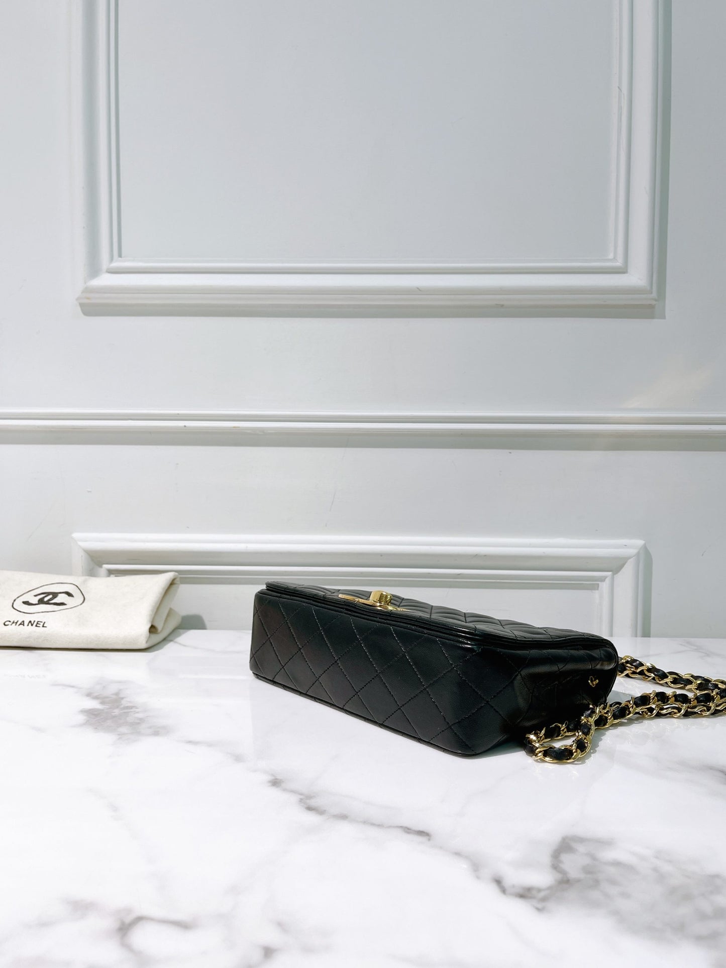 CHANEL VINTAGE FLAP BAG, Black/Gold