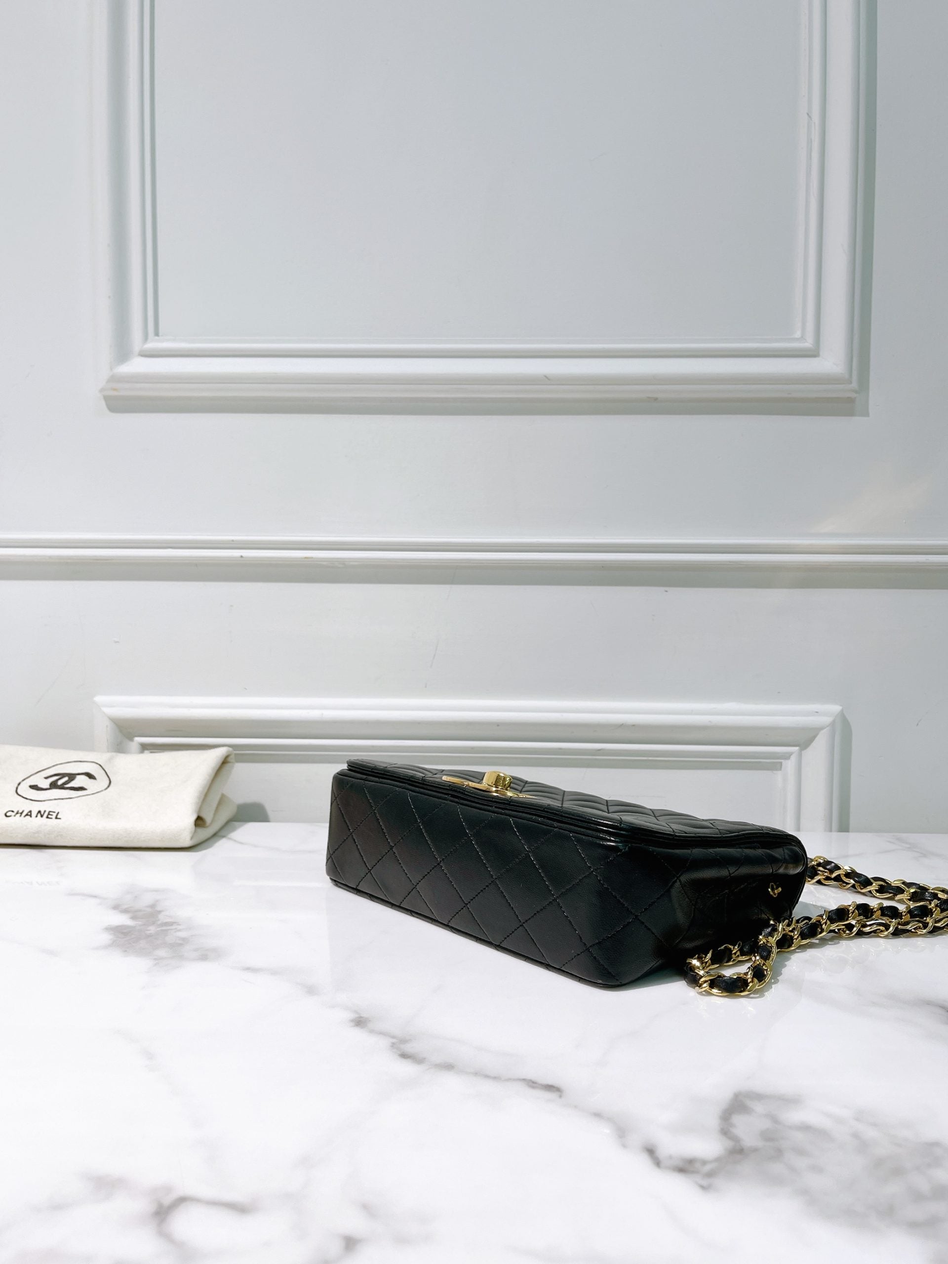 CHANEL VINTAGE FLAP BAG, Black/Gold