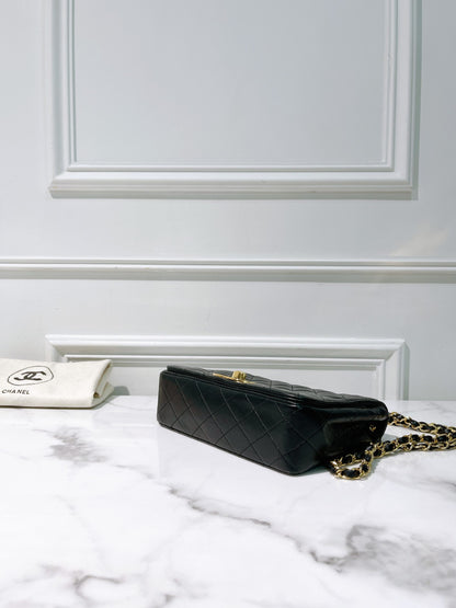 CHANEL VINTAGE FLAP BAG, Black/Gold