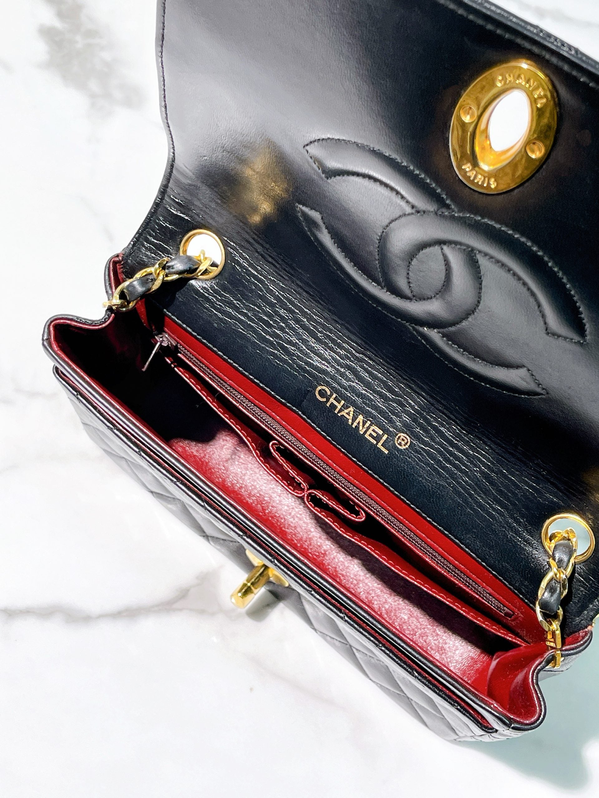 CHANEL VINTAGE FLAP BAG, Black/Gold
