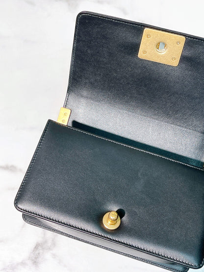 CHANEL SMALL BOY HANDBAG, Black/Gold