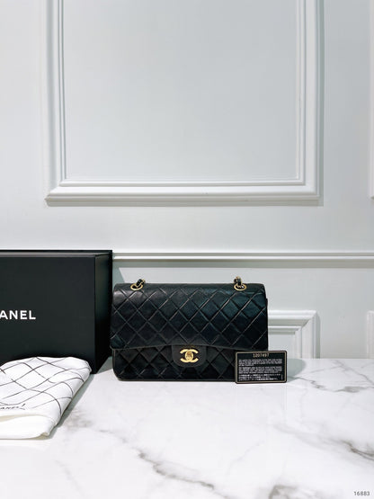 CHANEL VINTAGE CLASSIC FLAP, Black/Gold