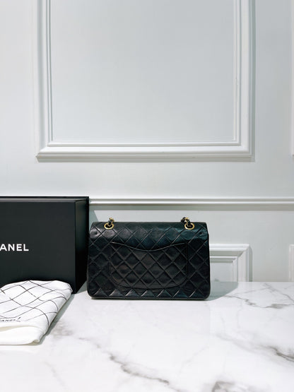 CHANEL VINTAGE CLASSIC FLAP, Black/Gold