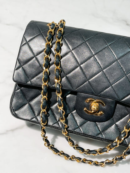 CHANEL VINTAGE CLASSIC FLAP, Black/Gold