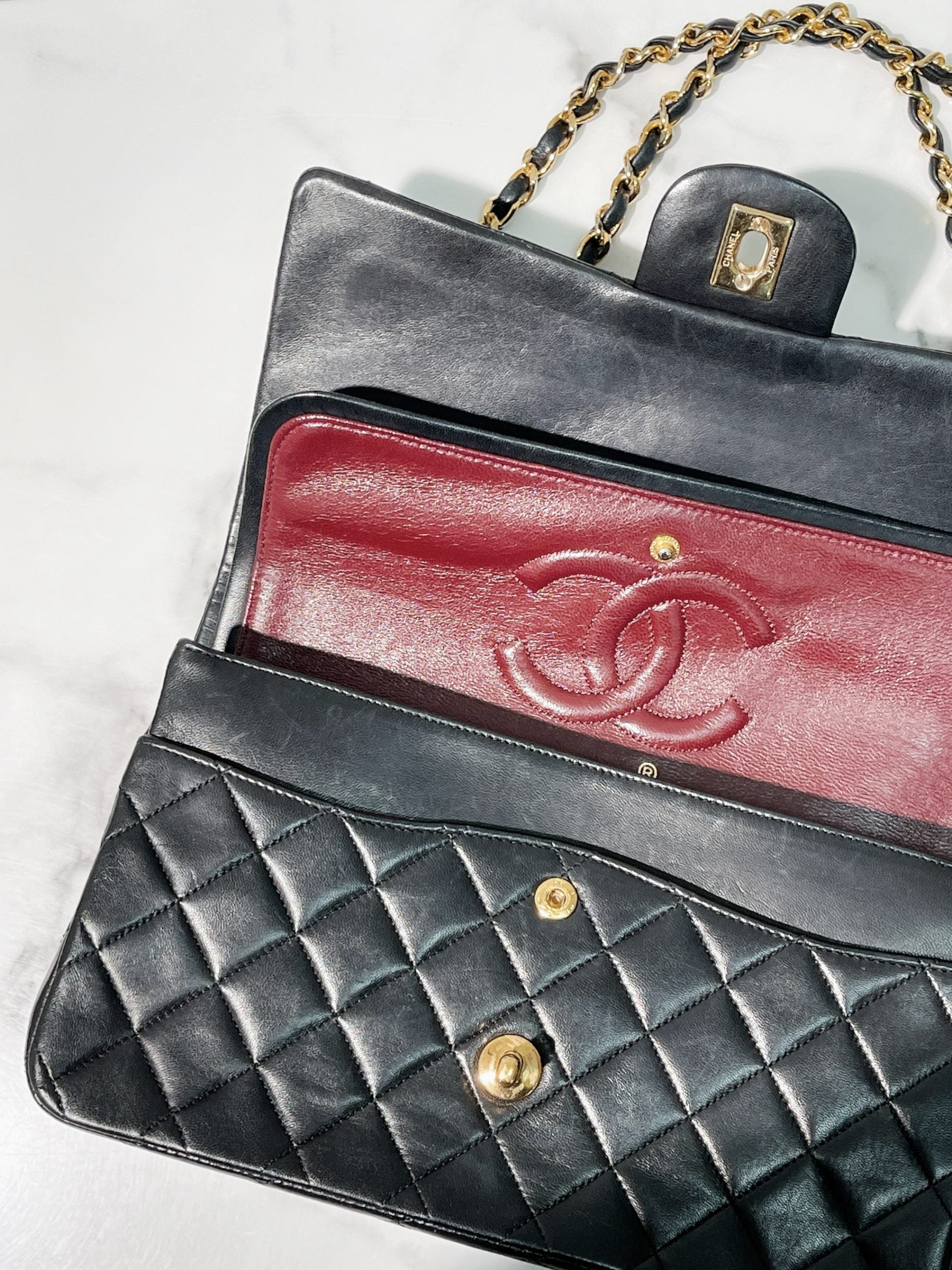 CHANEL VINTAGE CLASSIC FLAP, Black/Gold