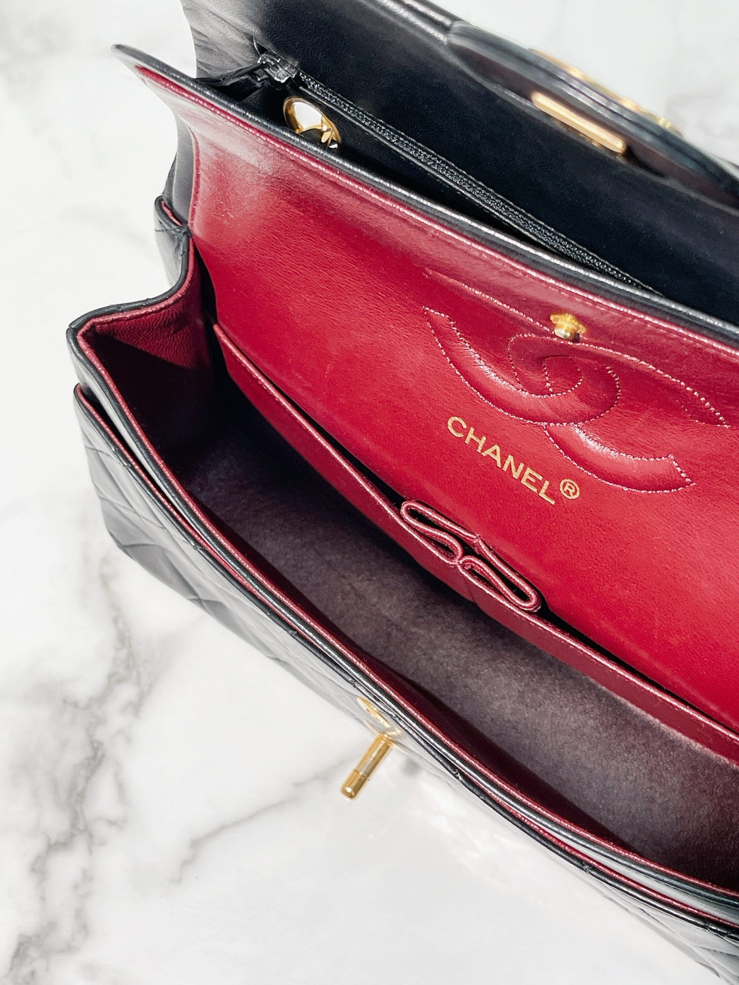 CHANEL VINTAGE CLASSIC FLAP, Black/Gold