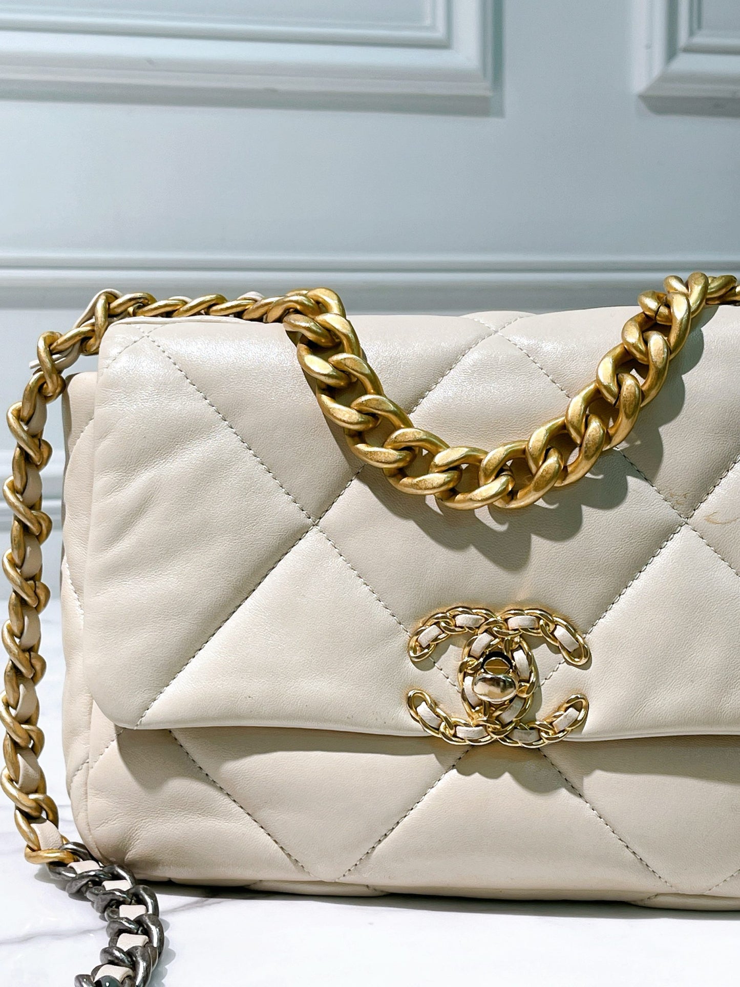 CHANEL SMALL 19 BAG, Beige/Gold