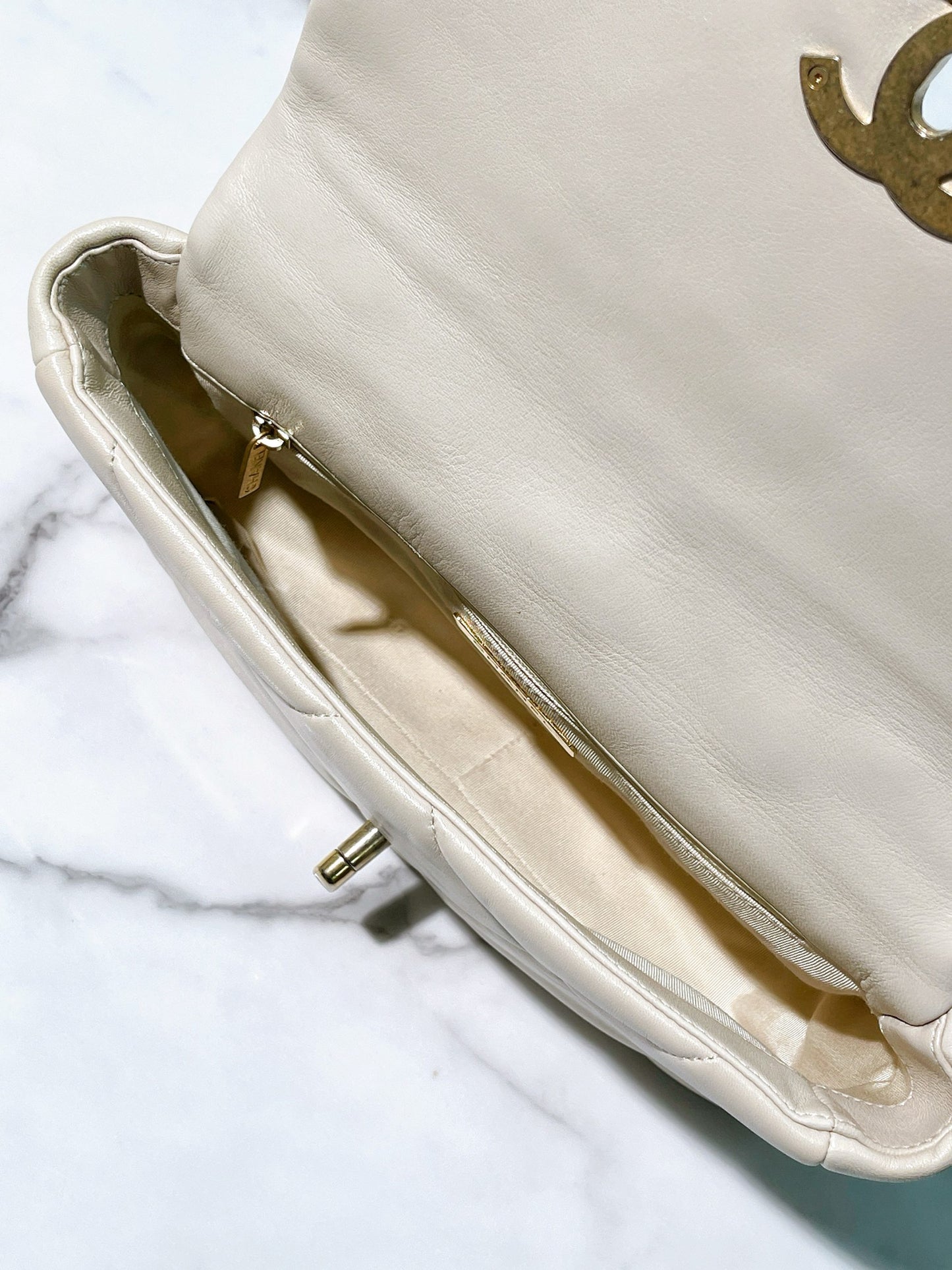 CHANEL SMALL 19 BAG, Beige/Gold