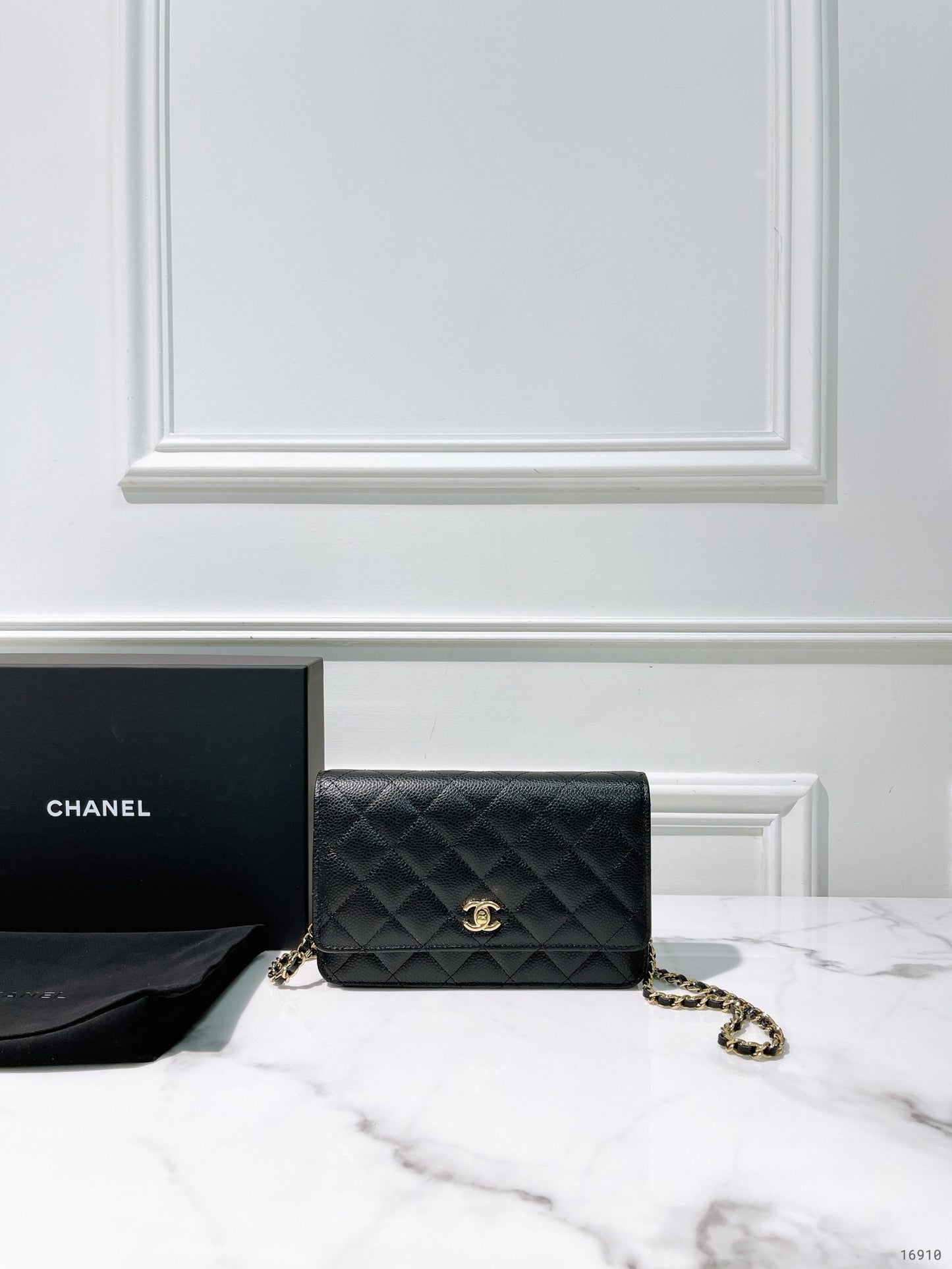 CHANEL CLASSIC WOC, Black/Gold