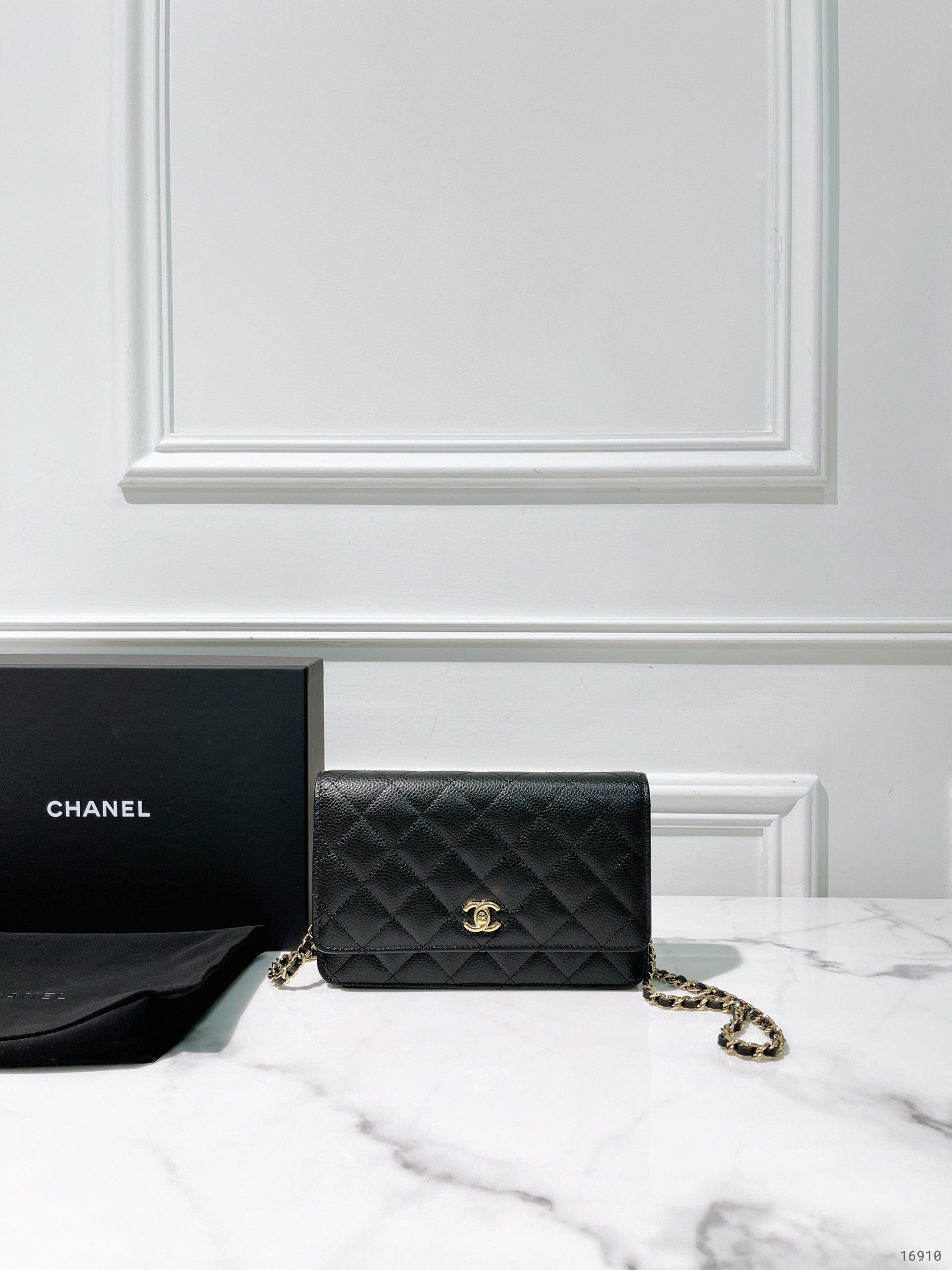 CHANEL CLASSIC WOC, Black/Gold