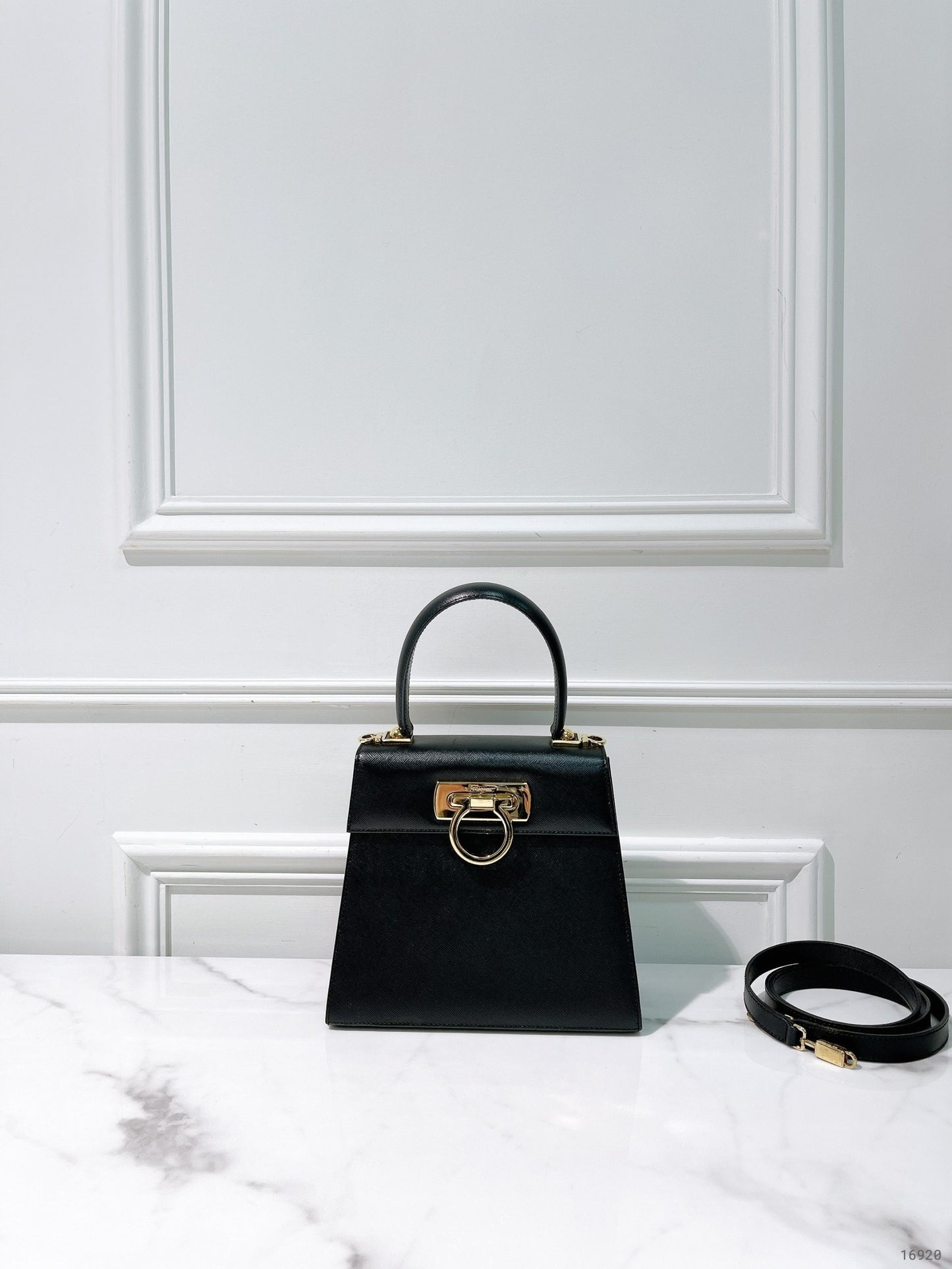 FERRAGAMO MUSEMU, Black/Gold