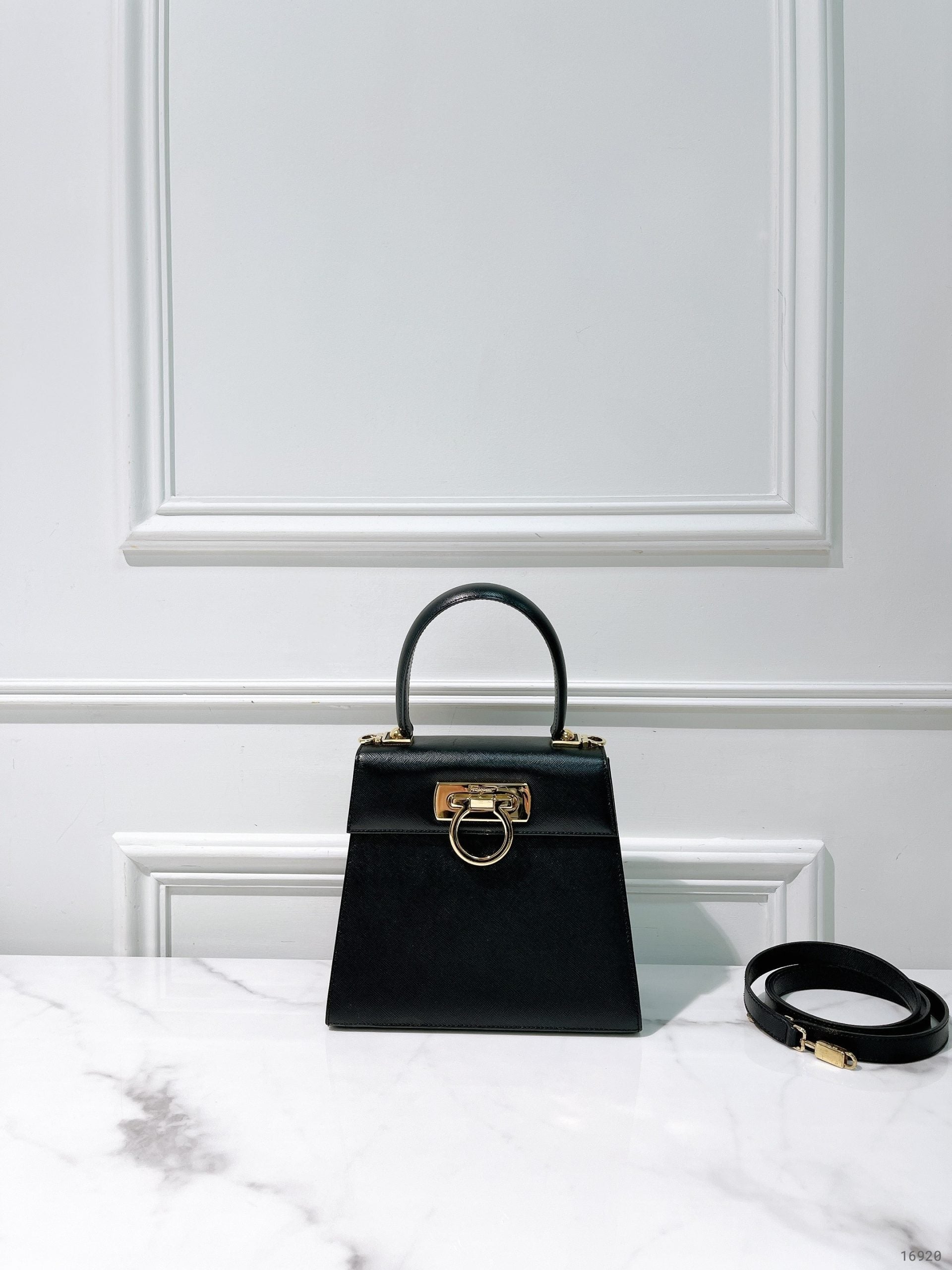FERRAGAMO MUSEMU, Black/Gold