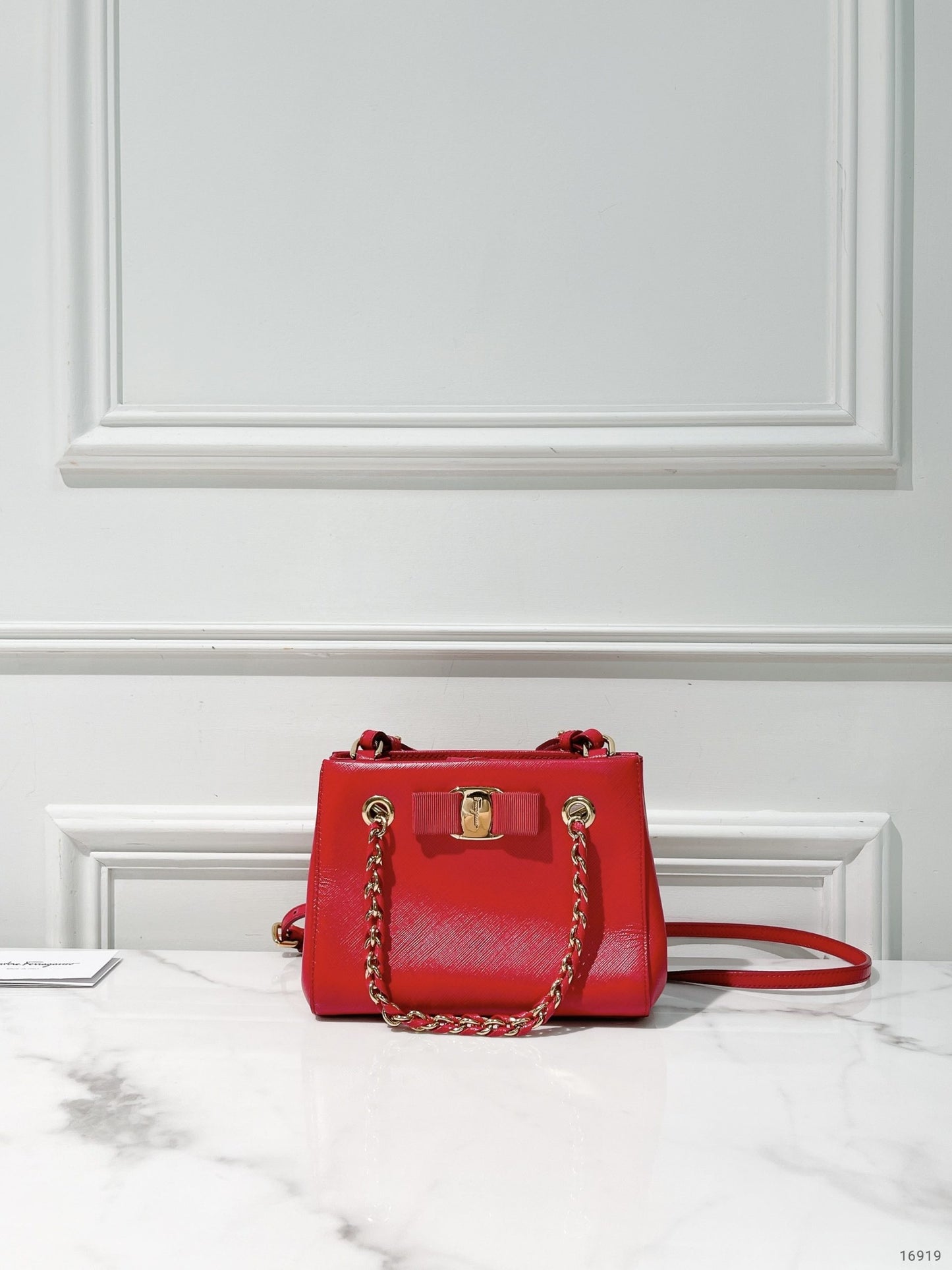 FERRAGAMO SHOULDER BAG, Red/Gold