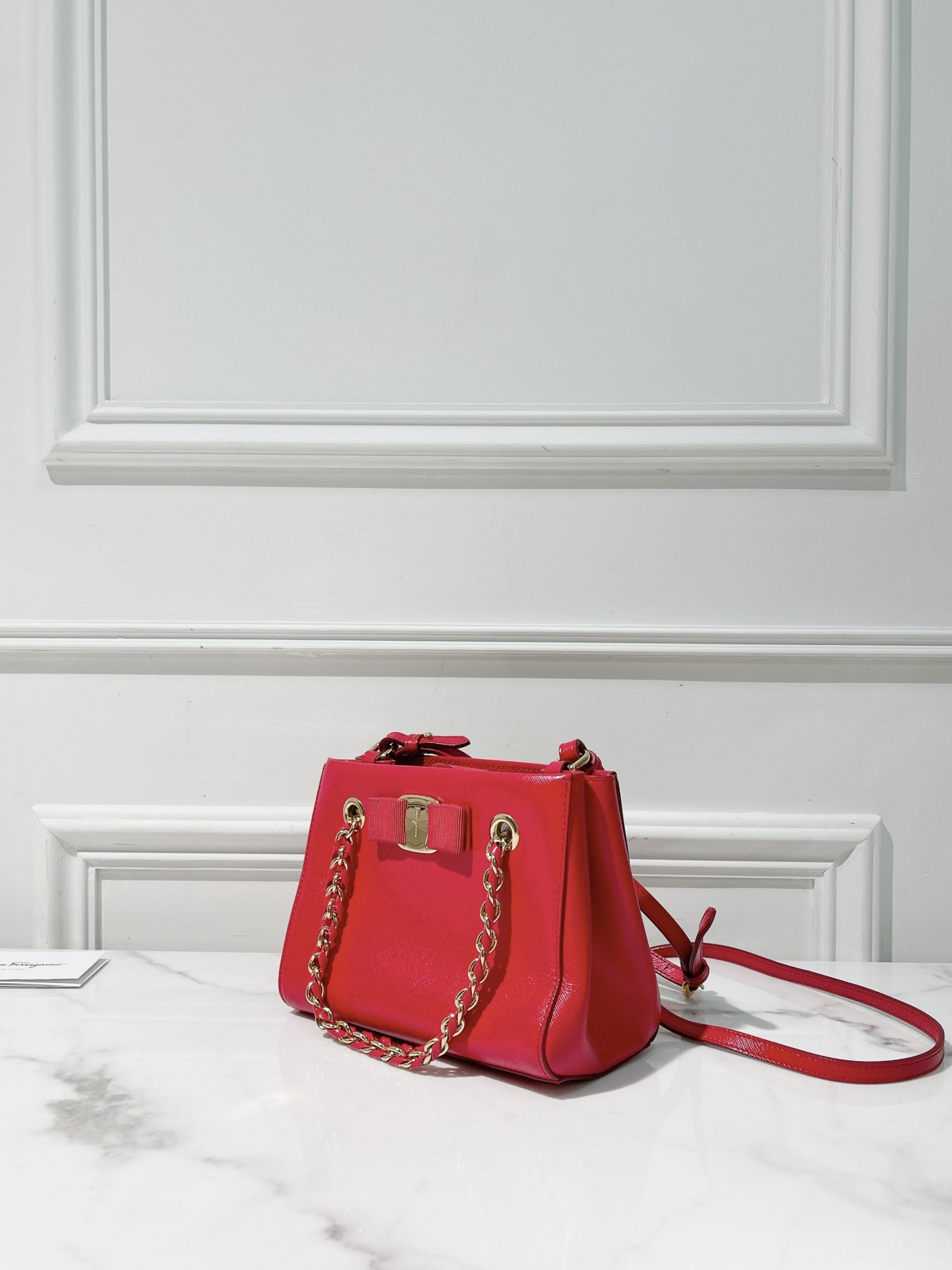 FERRAGAMO SHOULDER BAG, Red/Gold