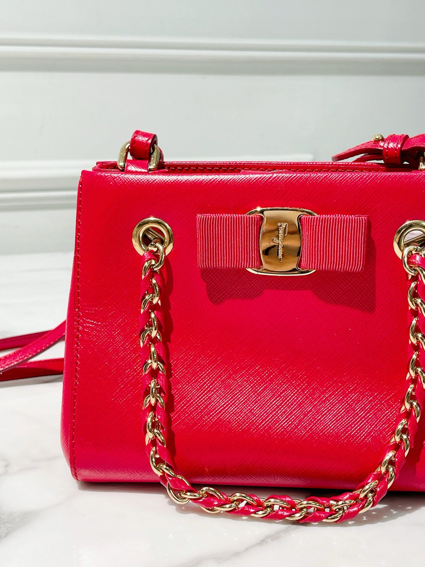 FERRAGAMO SHOULDER BAG, Red/Gold