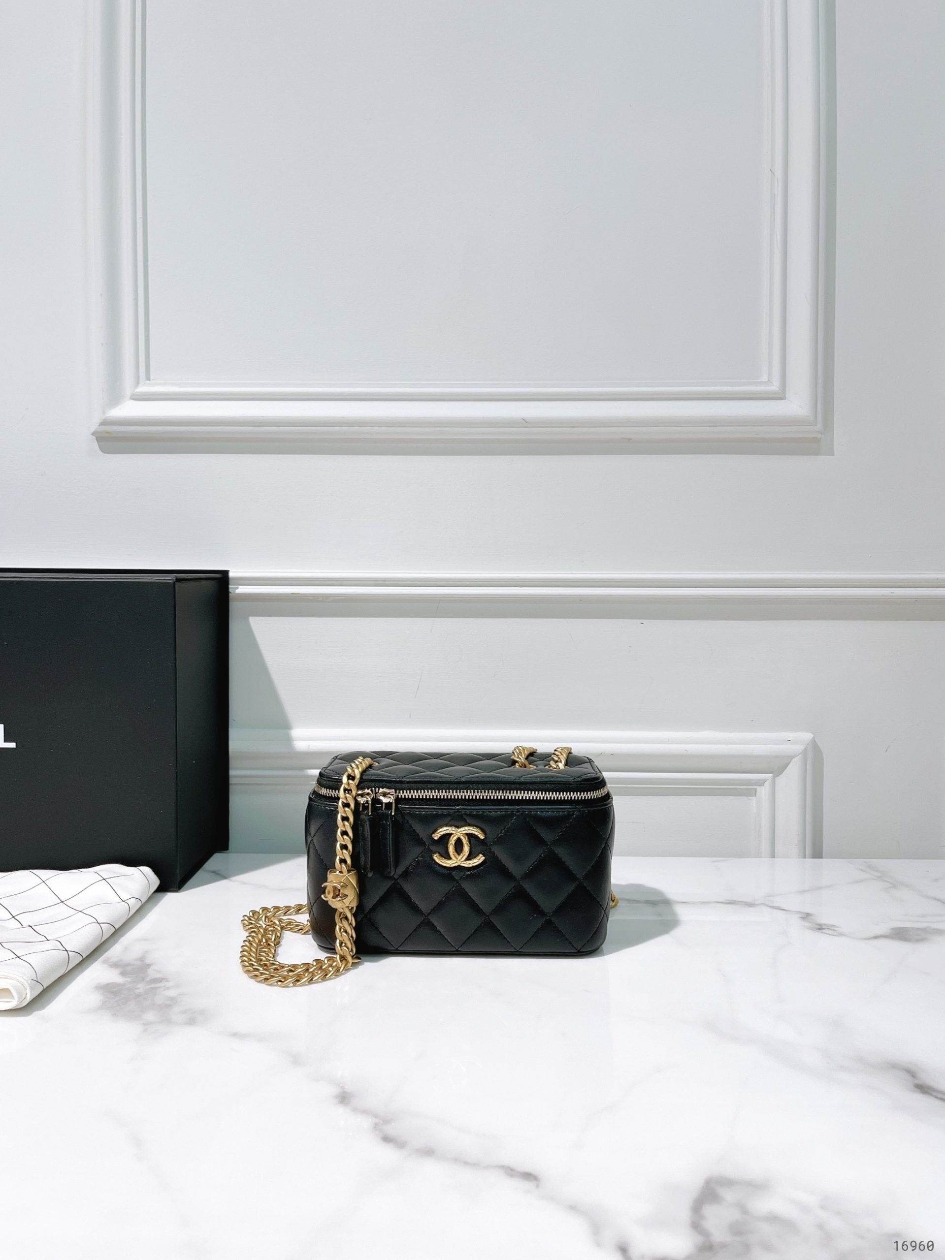 CHANEL 23B VANITY CASE, Black/Gold