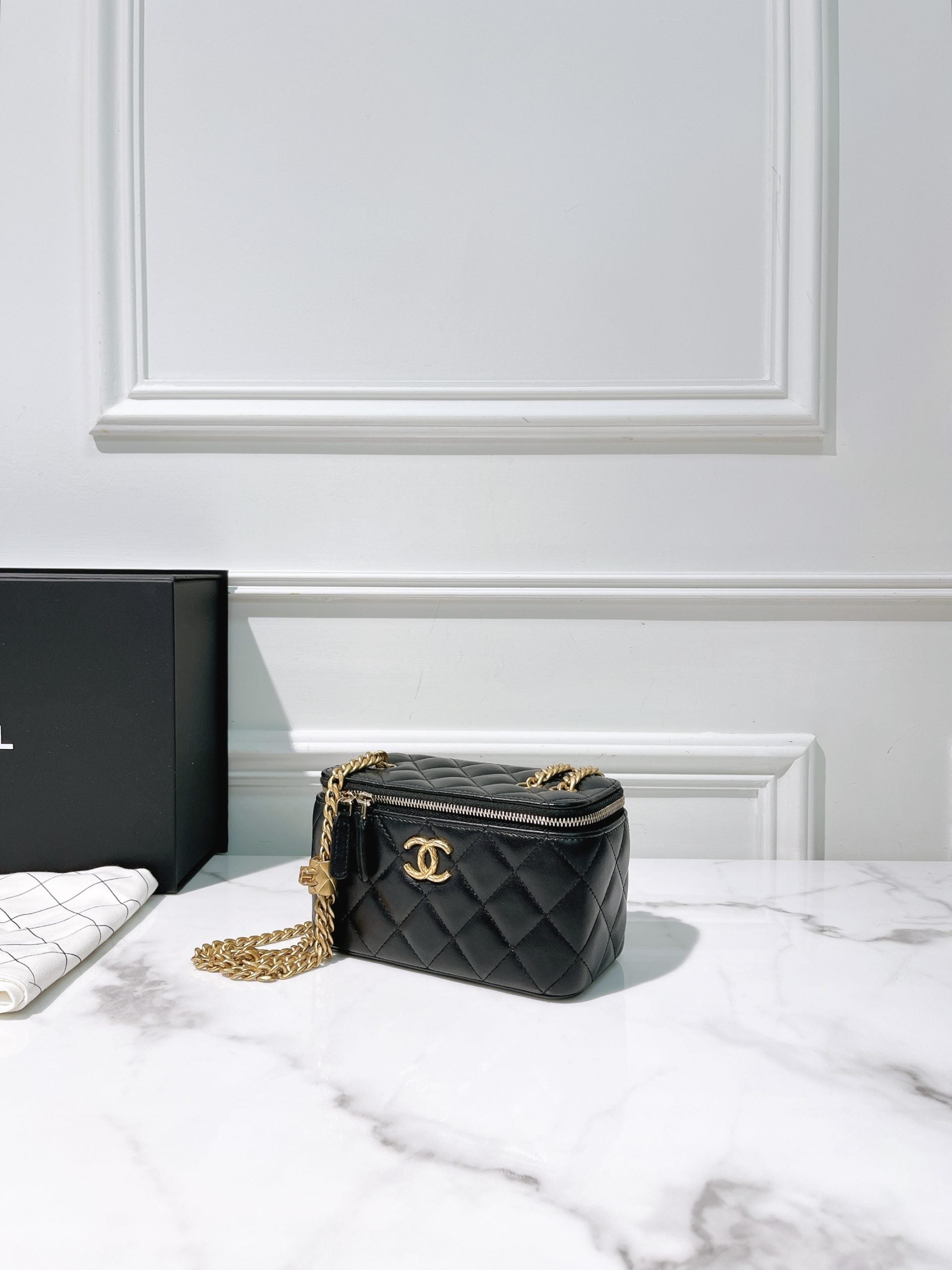 CHANEL 23B VANITY CASE, Black/Gold