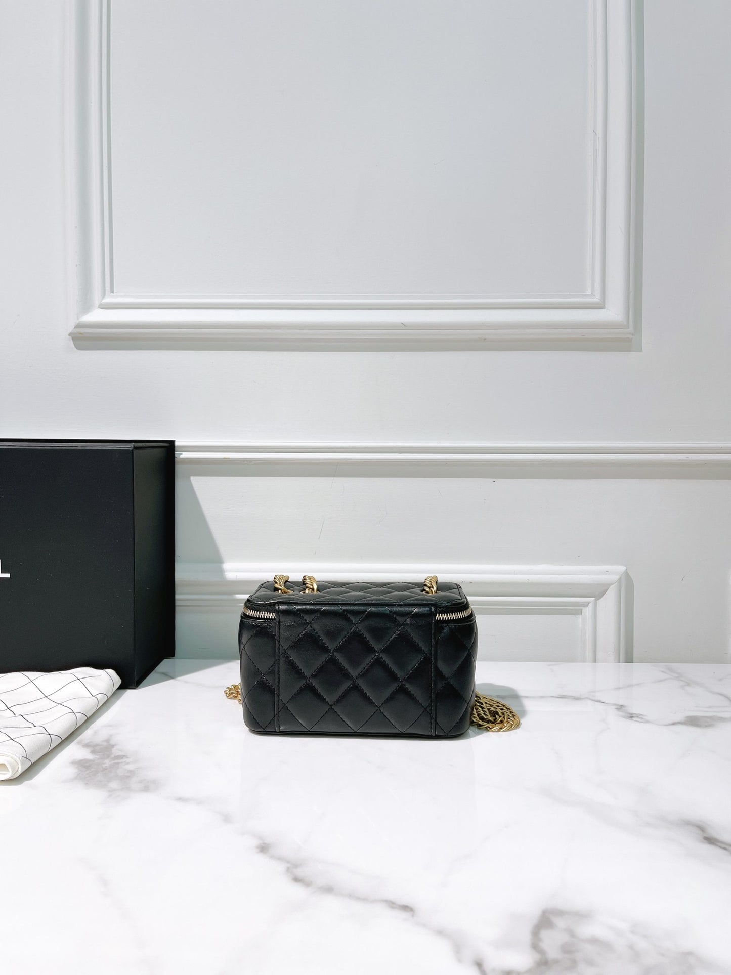CHANEL 23B VANITY CASE, Black/Gold
