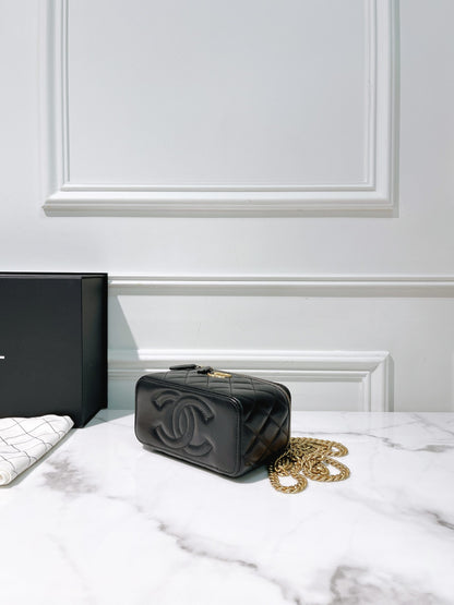 CHANEL 23B VANITY CASE, Black/Gold