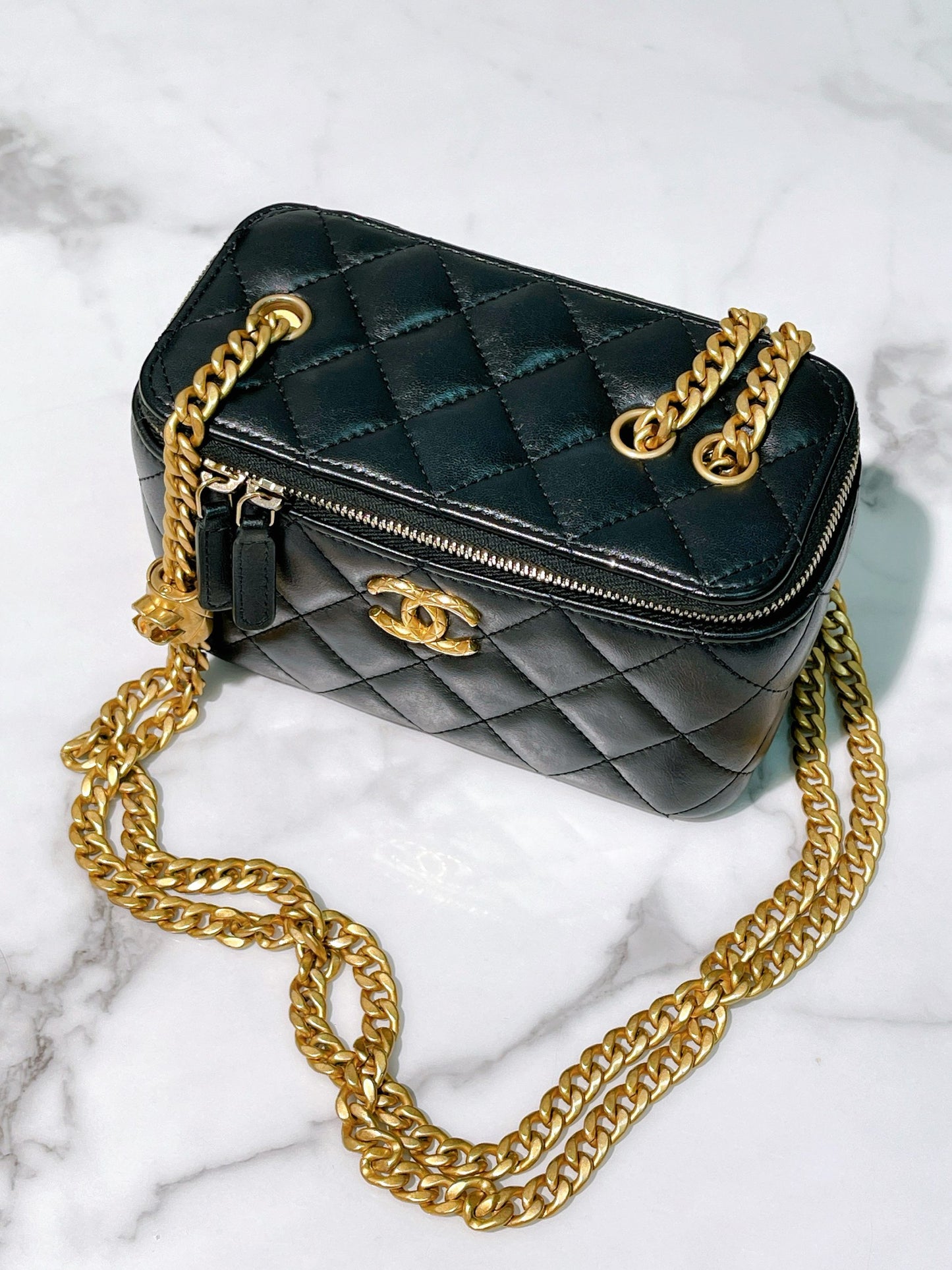CHANEL 23B VANITY CASE, Black/Gold