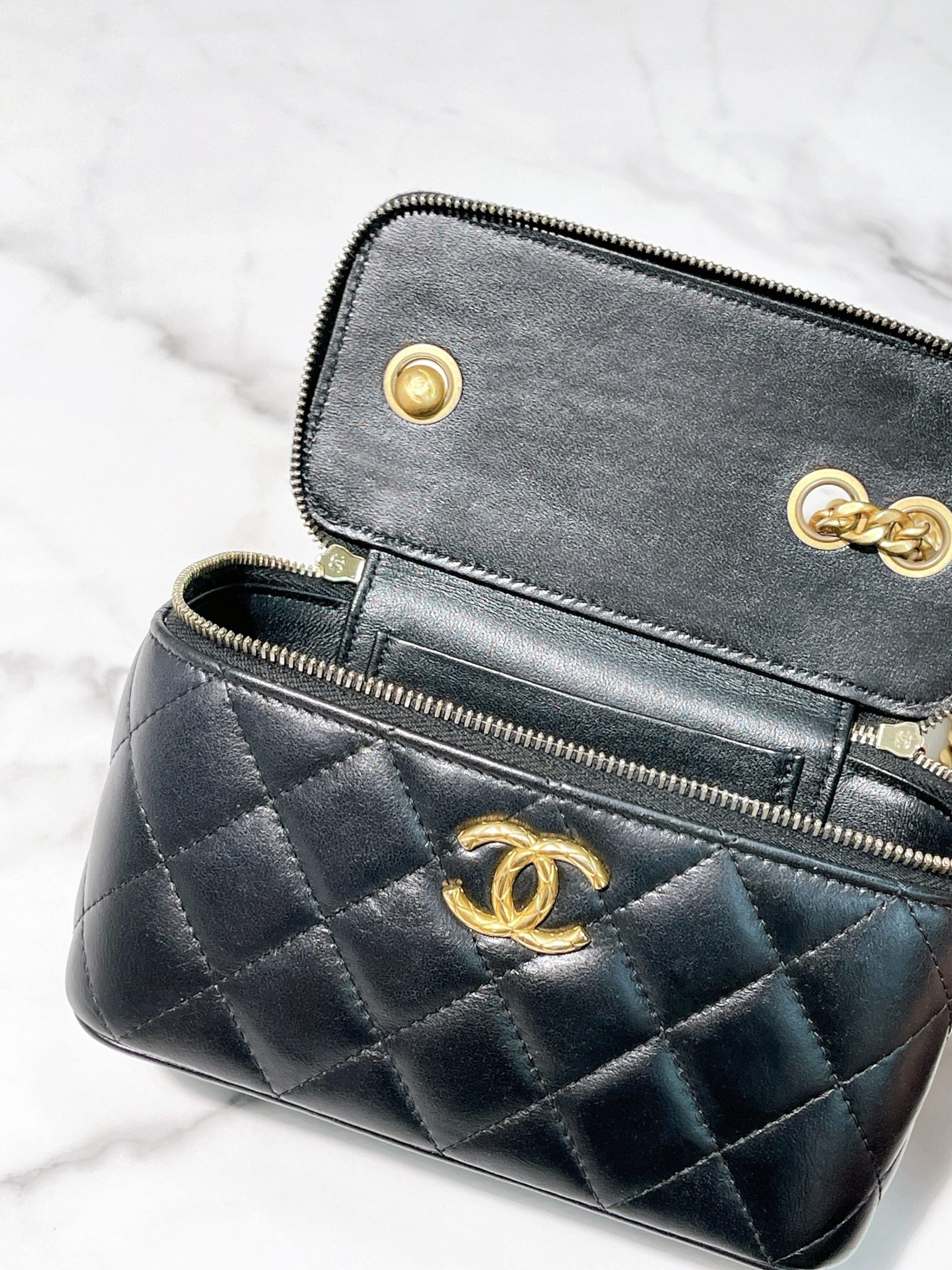 CHANEL 23B VANITY CASE, Black/Gold