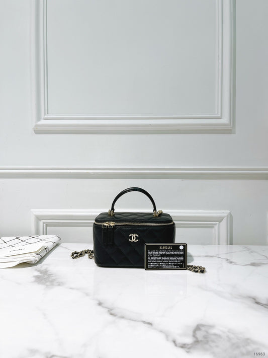 CHANEL VANITY CASE WITH HANDLE, Black/Gold