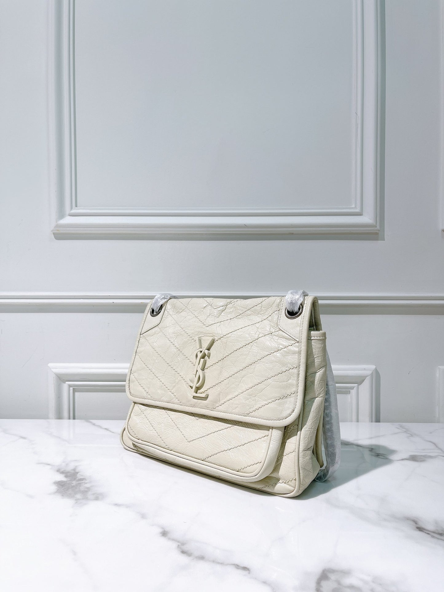 YSL MEDIUM NIKI, White/Silver