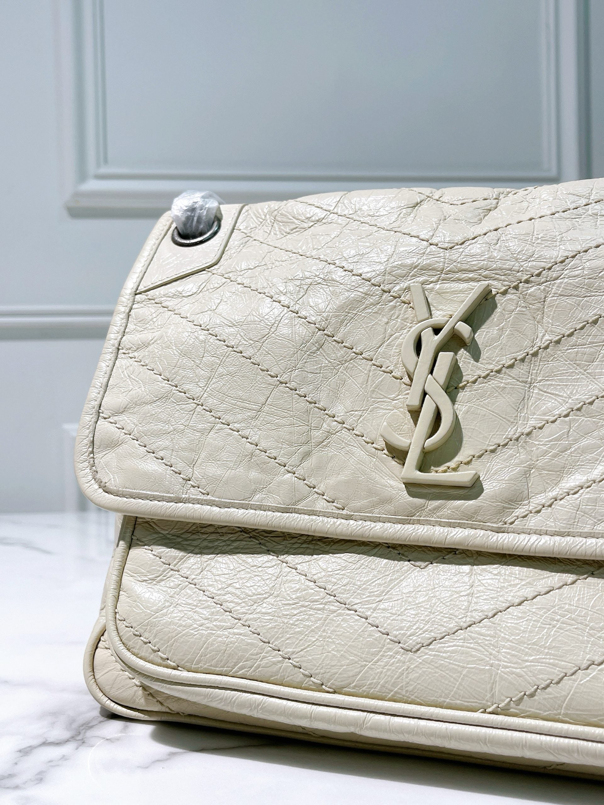 YSL MEDIUM NIKI, White/Silver