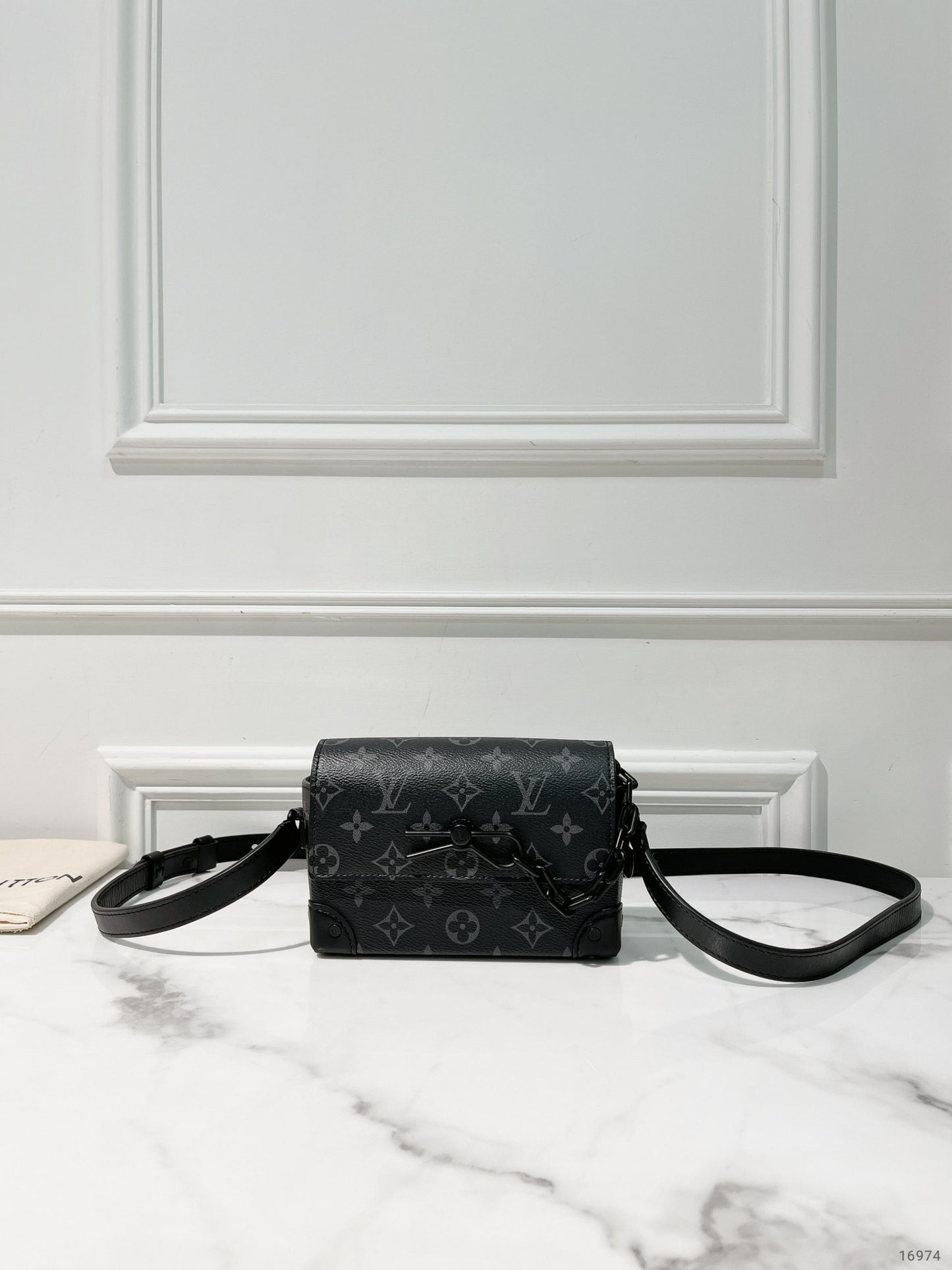 LV STEAMER WEARABLE WALLET, Monogram Eclipse