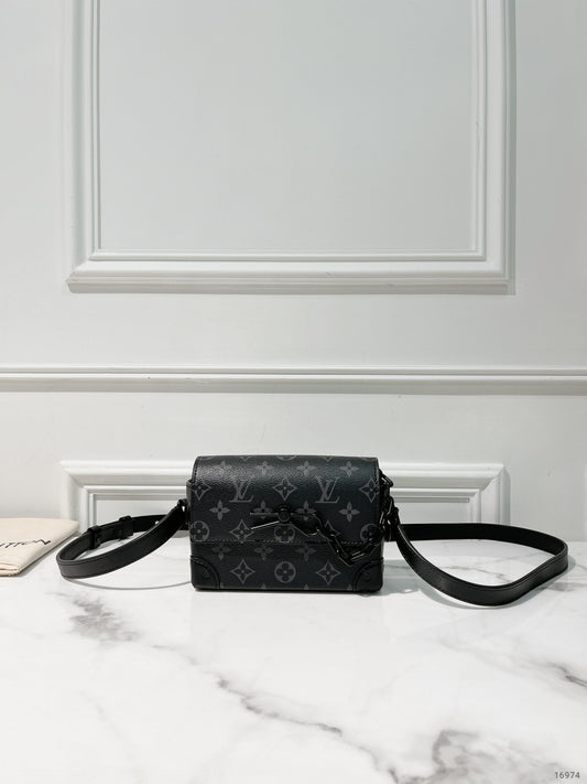 LV STEAMER WEARABLE WALLET, Monogram Eclipse