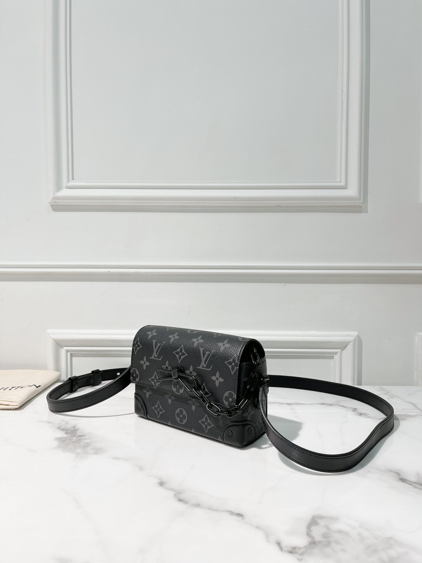 LV STEAMER WEARABLE WALLET, Monogram Eclipse