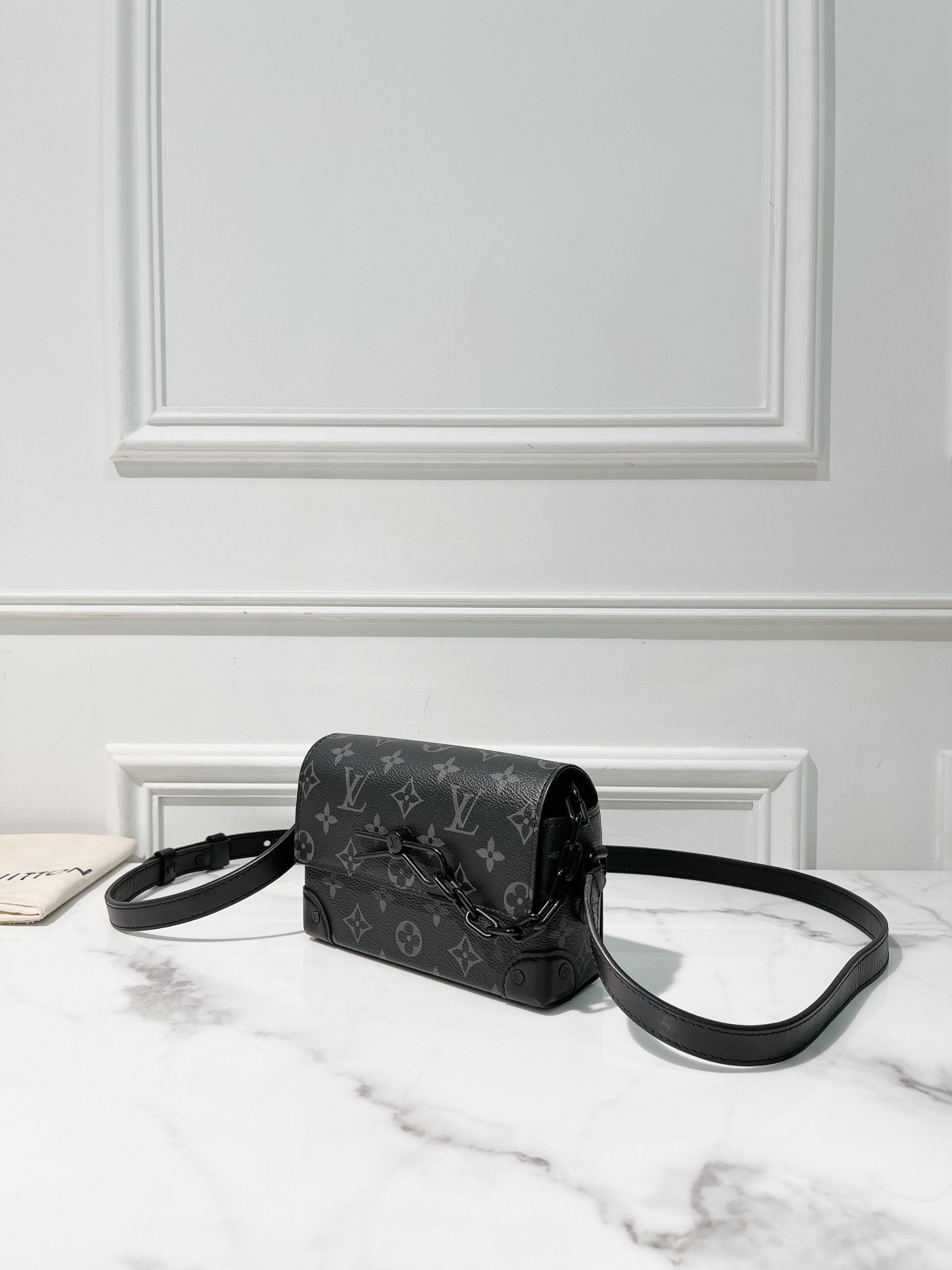 LV STEAMER WEARABLE WALLET, Monogram Eclipse