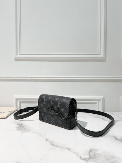 LV STEAMER WEARABLE WALLET, Monogram Eclipse