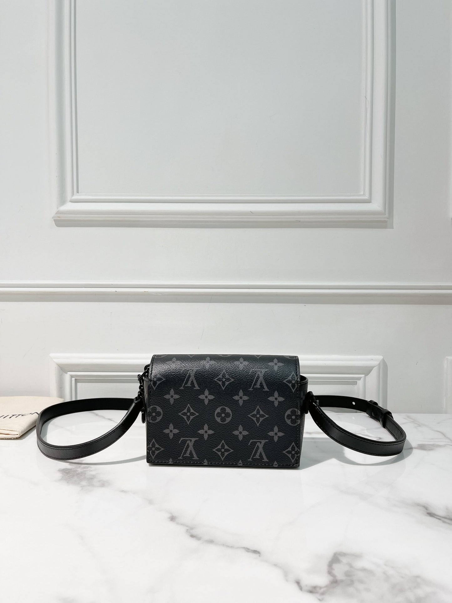 LV STEAMER WEARABLE WALLET, Monogram Eclipse