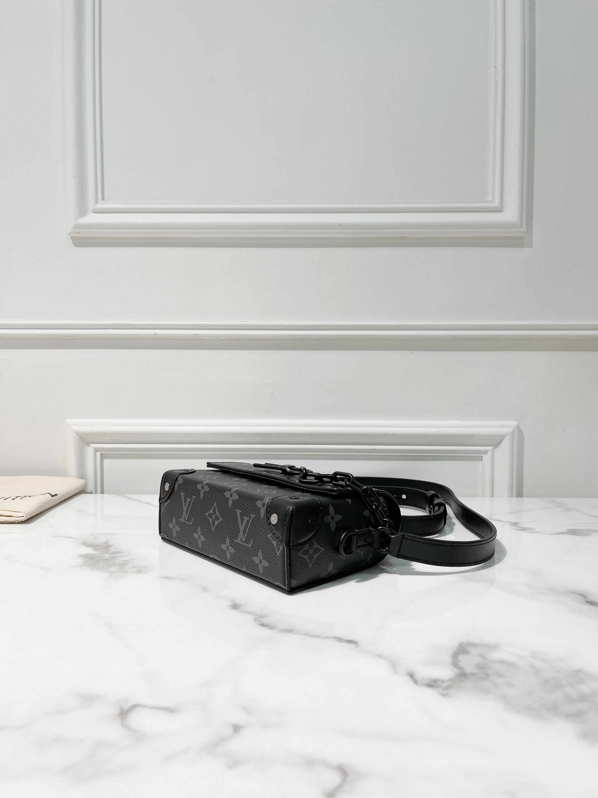 LV STEAMER WEARABLE WALLET, Monogram Eclipse