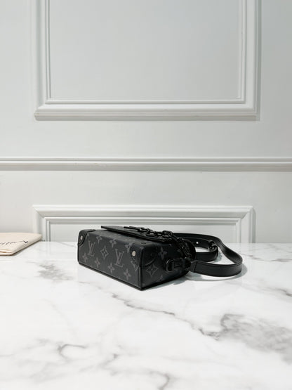 LV STEAMER WEARABLE WALLET, Monogram Eclipse