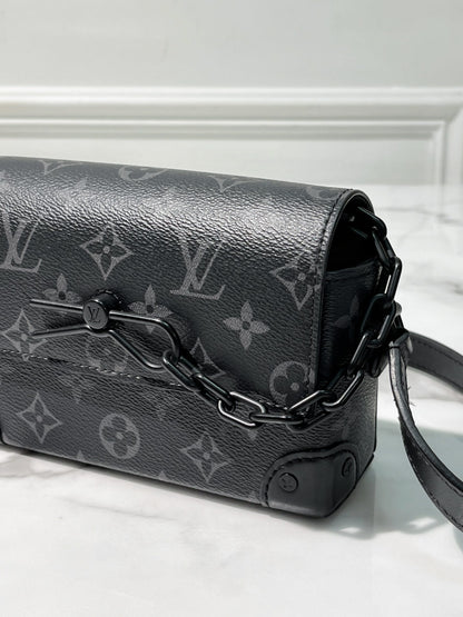 LV STEAMER WEARABLE WALLET, Monogram Eclipse