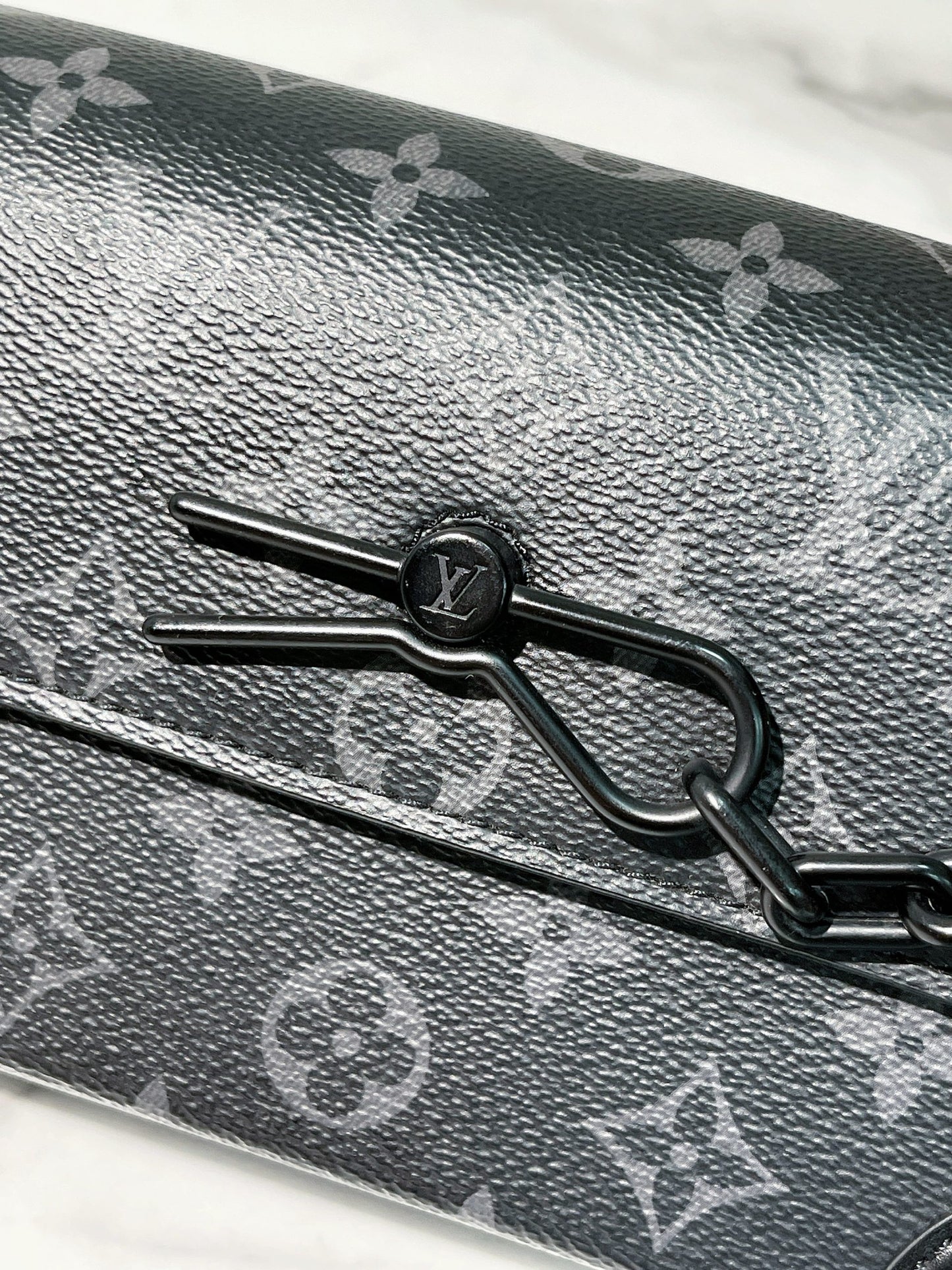 LV STEAMER WEARABLE WALLET, Monogram Eclipse