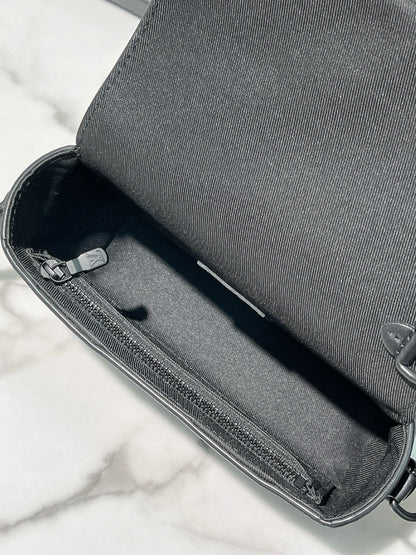 LV STEAMER WEARABLE WALLET, Monogram Eclipse