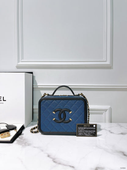 CHANEL VANITY CASE, Black/Navy/Gold