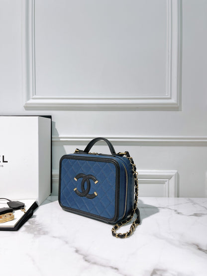 CHANEL VANITY CASE, Black/Navy/Gold