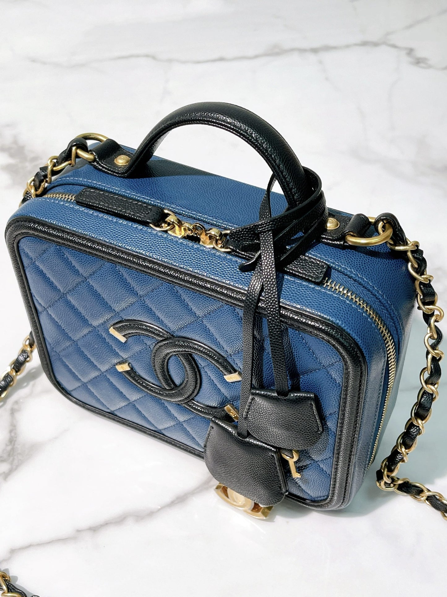 CHANEL VANITY CASE, Black/Navy/Gold