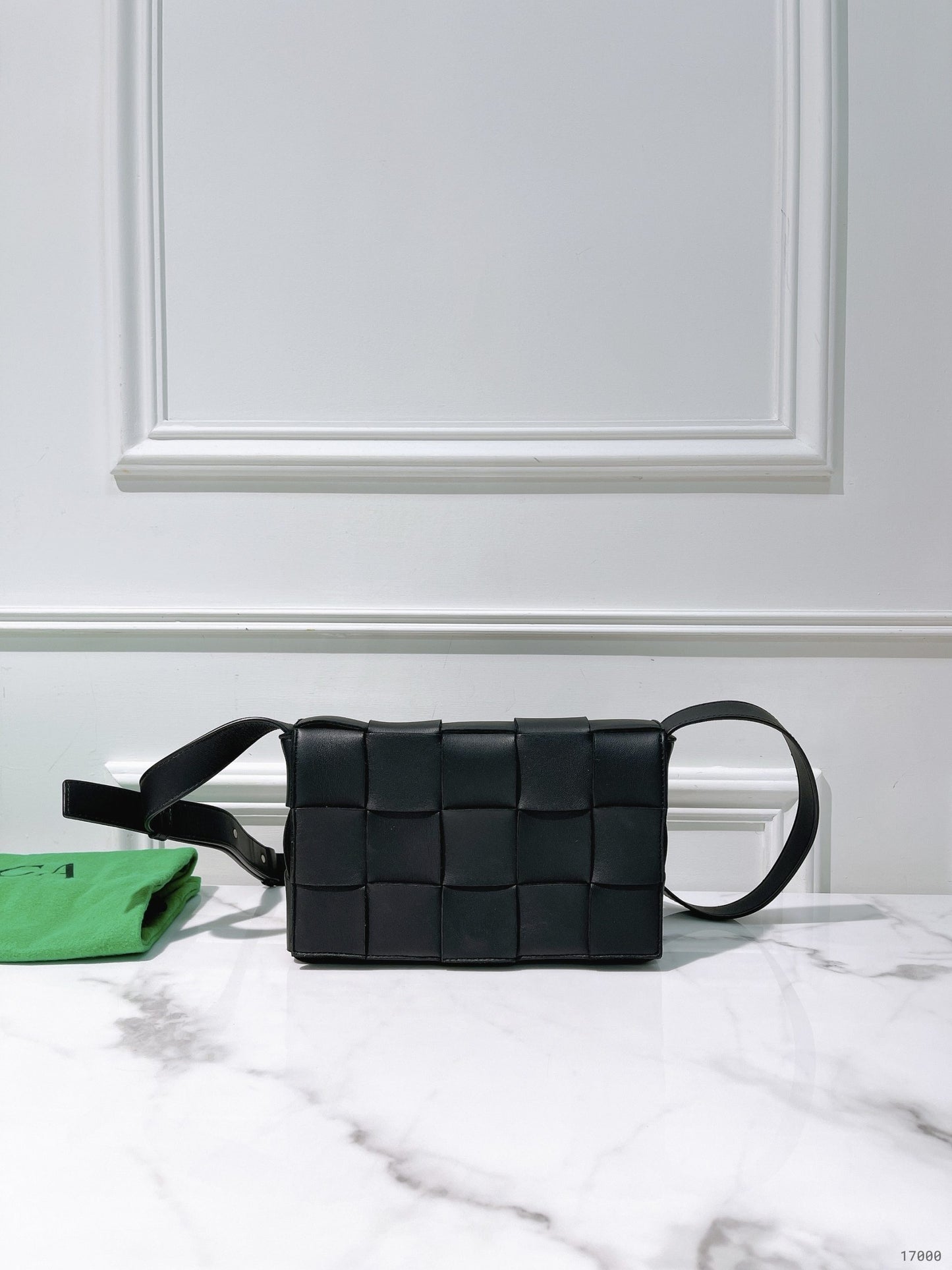 BOTTEGA VENETA CASSETTE, Black