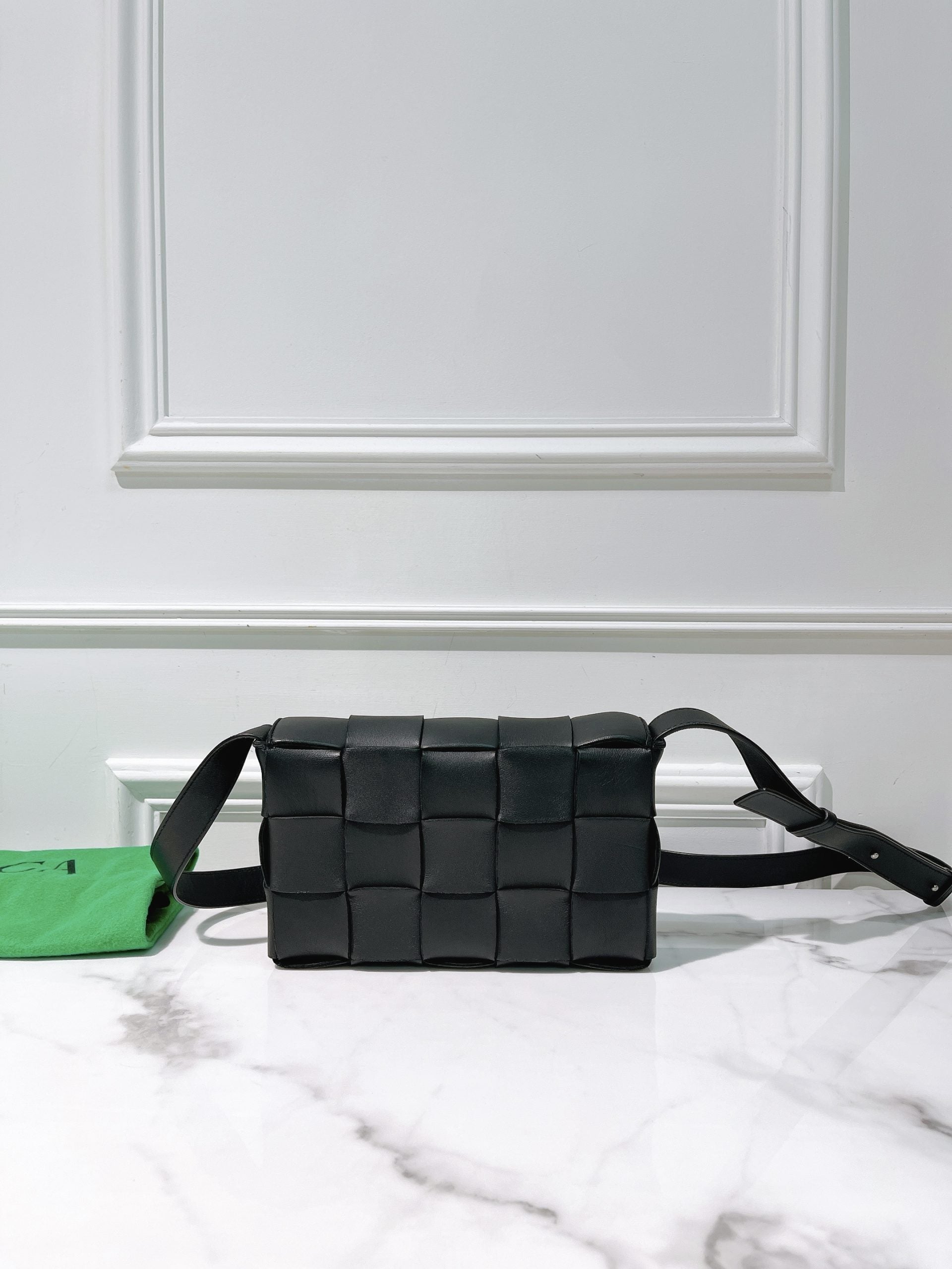 BOTTEGA VENETA CASSETTE, Black
