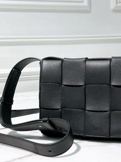 BOTTEGA VENETA CASSETTE, Black