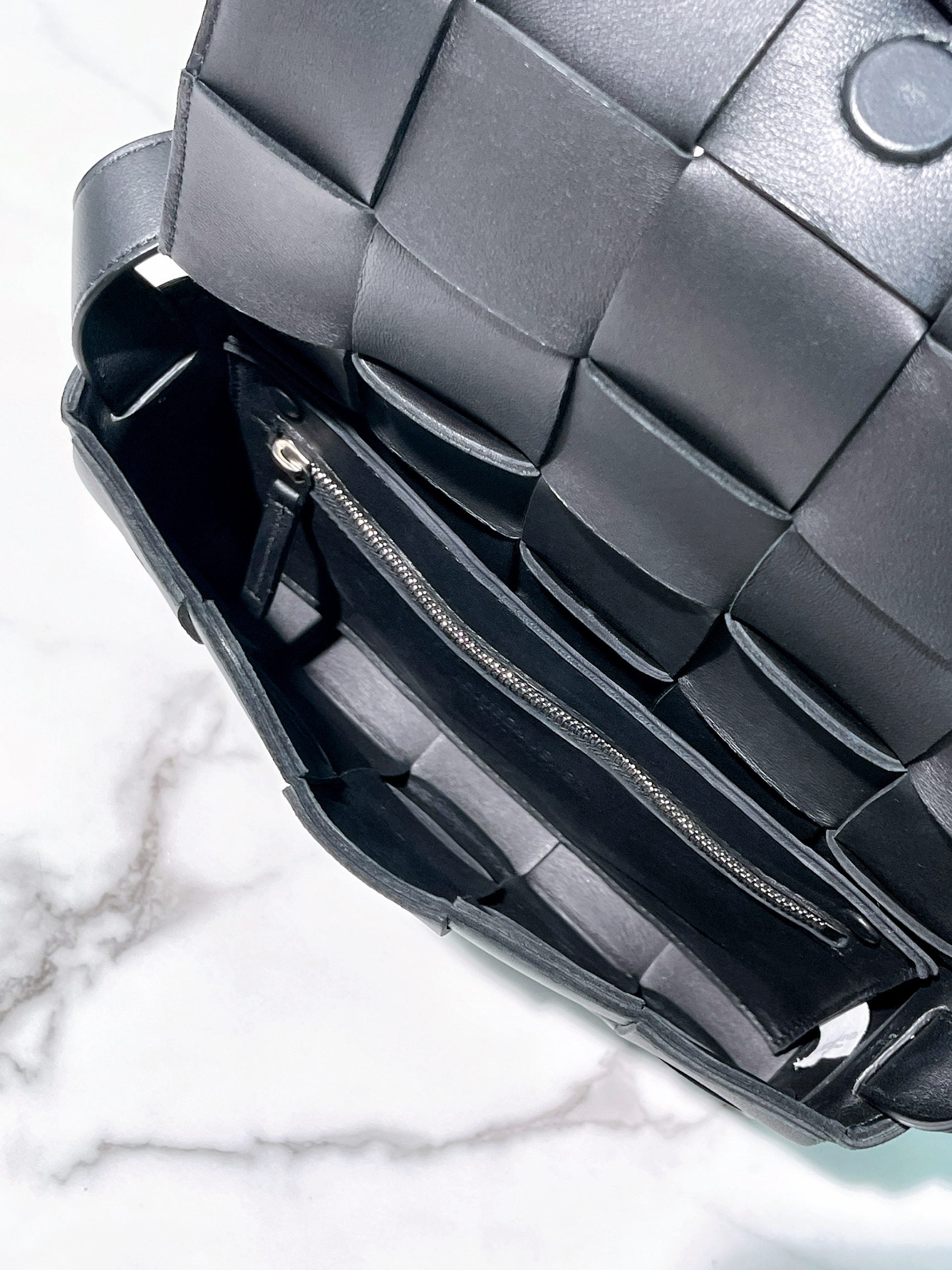 BOTTEGA VENETA CASSETTE, Black