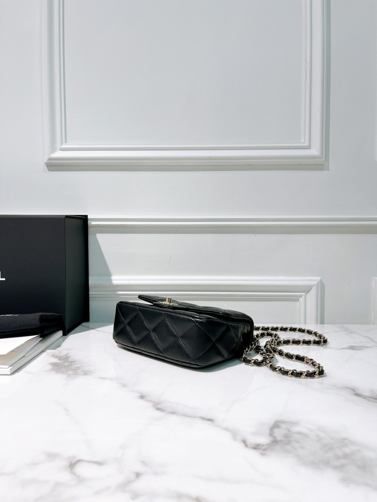 CHANEL 25P MINI HANDLE, Black/Gold