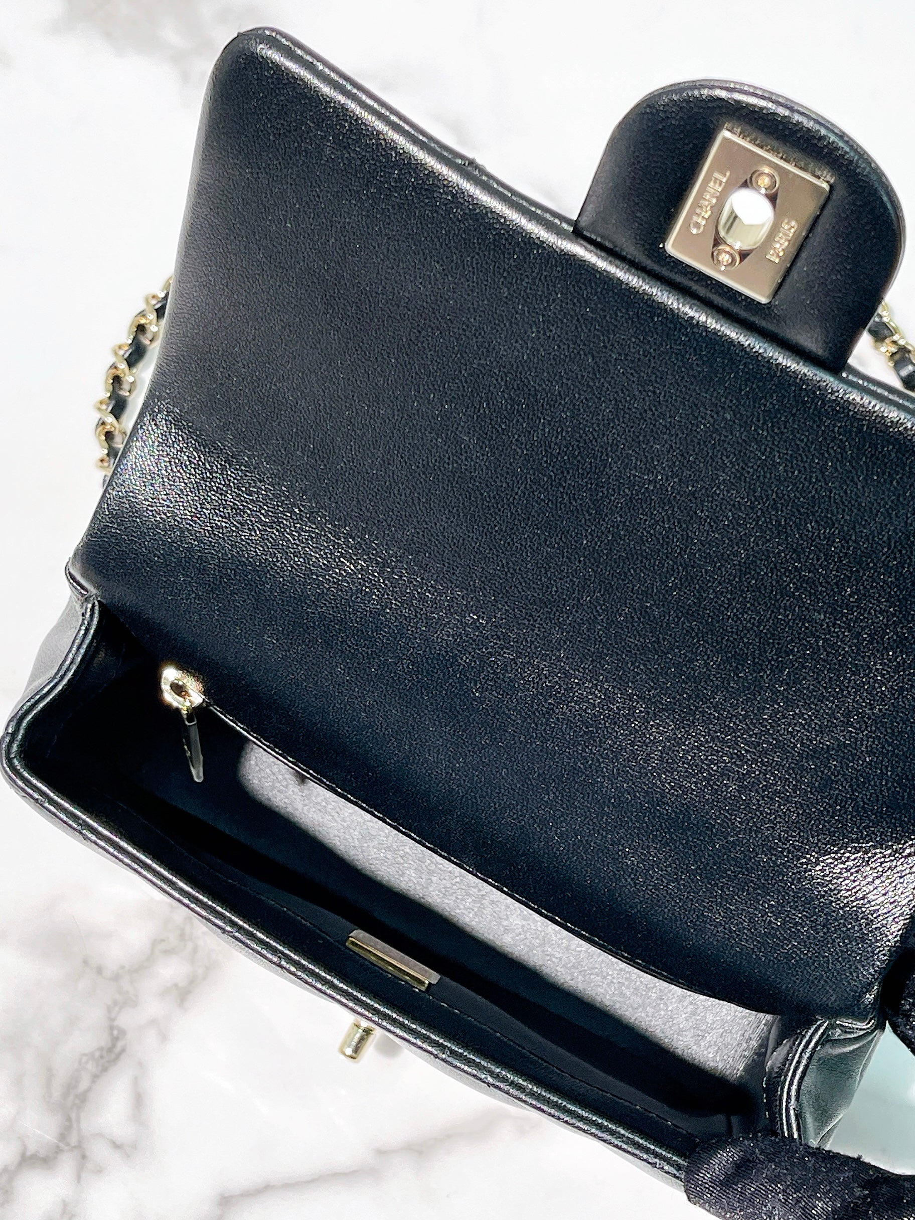 CHANEL 25P MINI HANDLE, Black/Gold