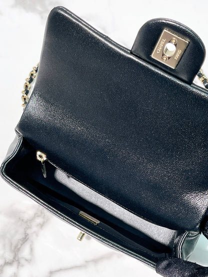 CHANEL 25P MINI HANDLE, Black/Gold