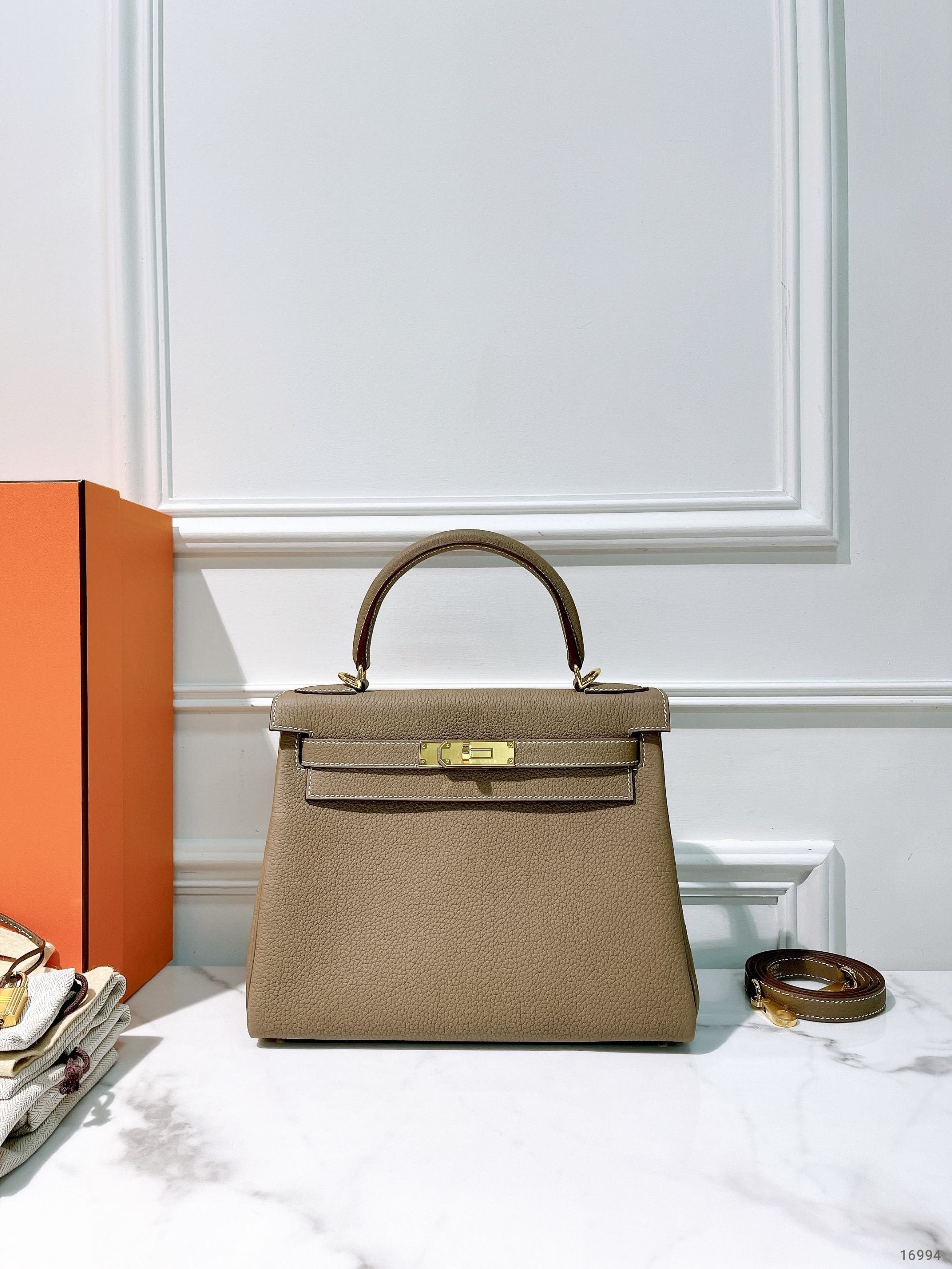 HERMES KELLY 28, Etoupe/Gold